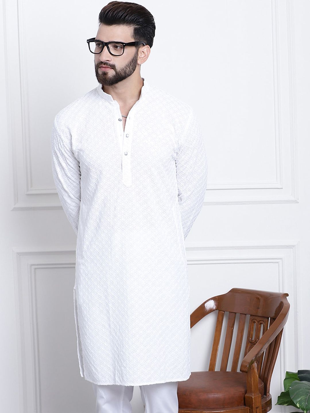SOJANYA Floral Embroidered Mandarin Collar Pure Cotton Kurta