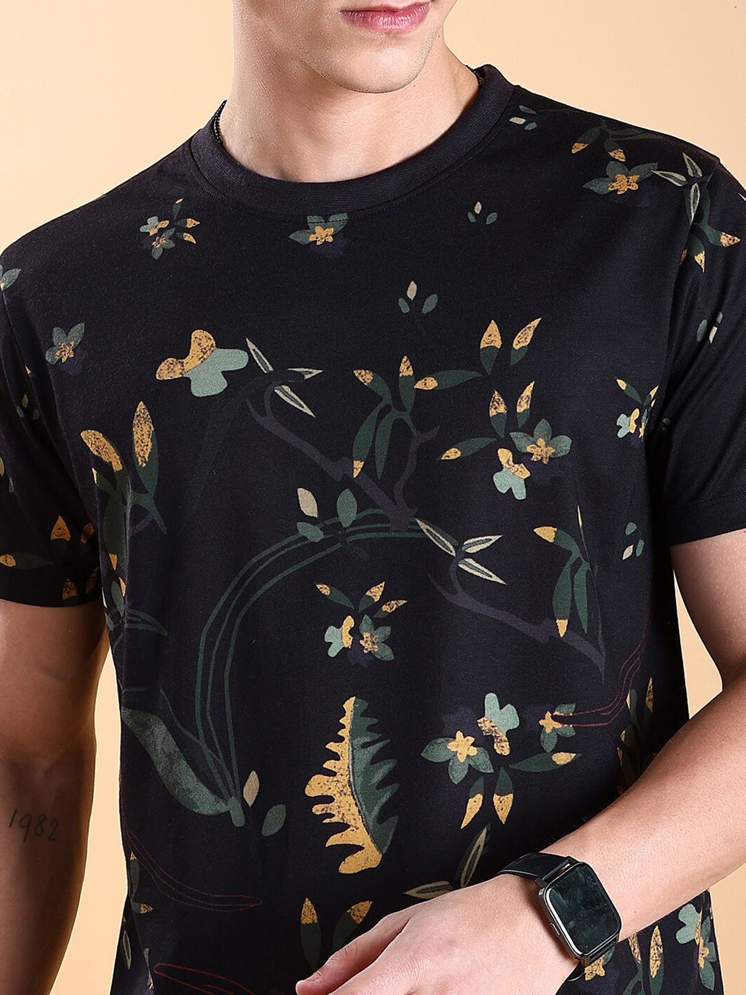 HIGHLANDER Men Black Printed Extended Sleeves Pockets Slim Fit T-shirt