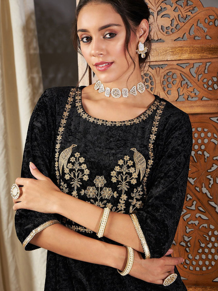 Shae by SASSAFRAS Floral Yoke Design Thread Work Velvet Short Kurta
