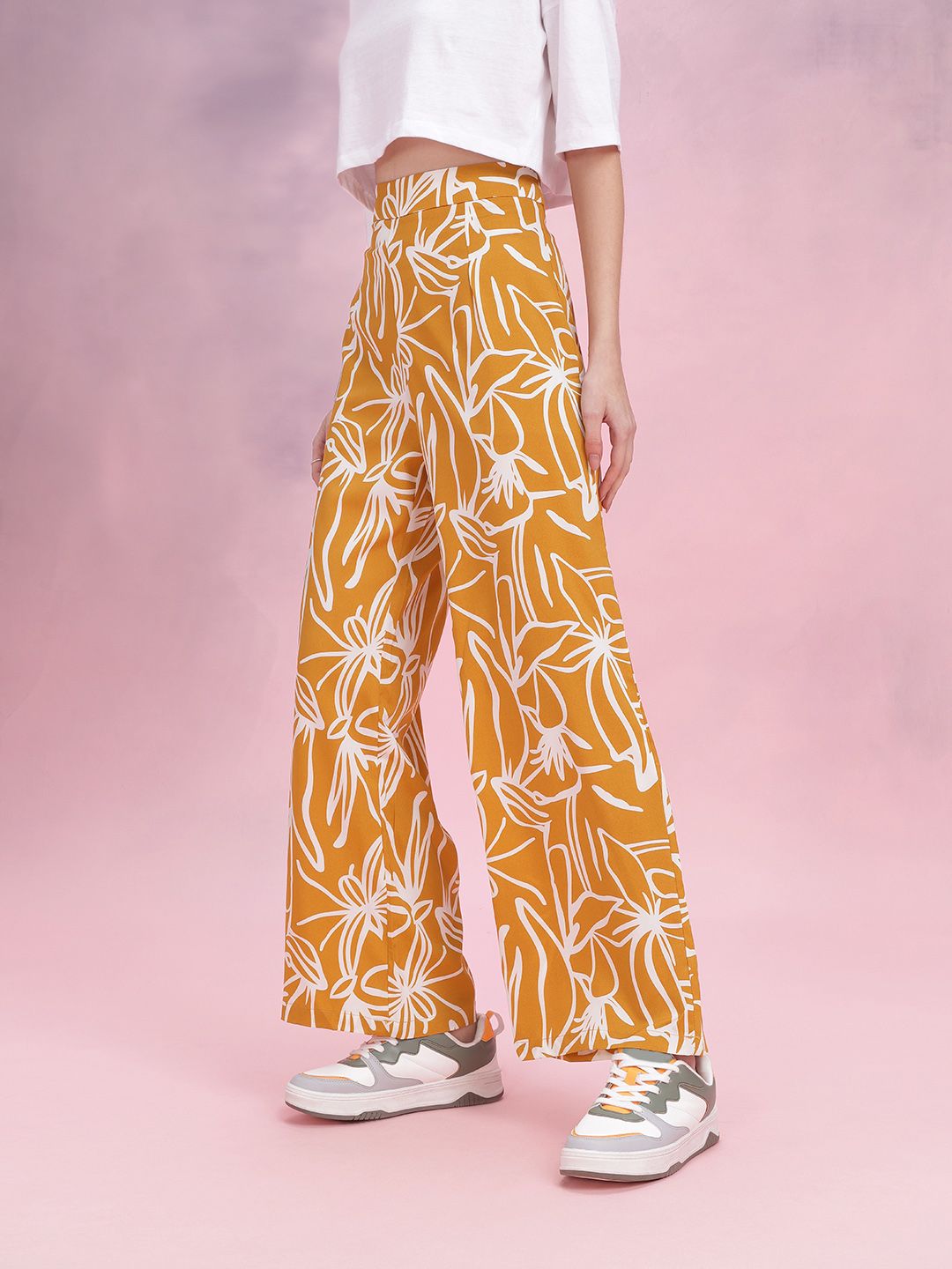DressBerry Women Floral Printed High-Rise Trousers