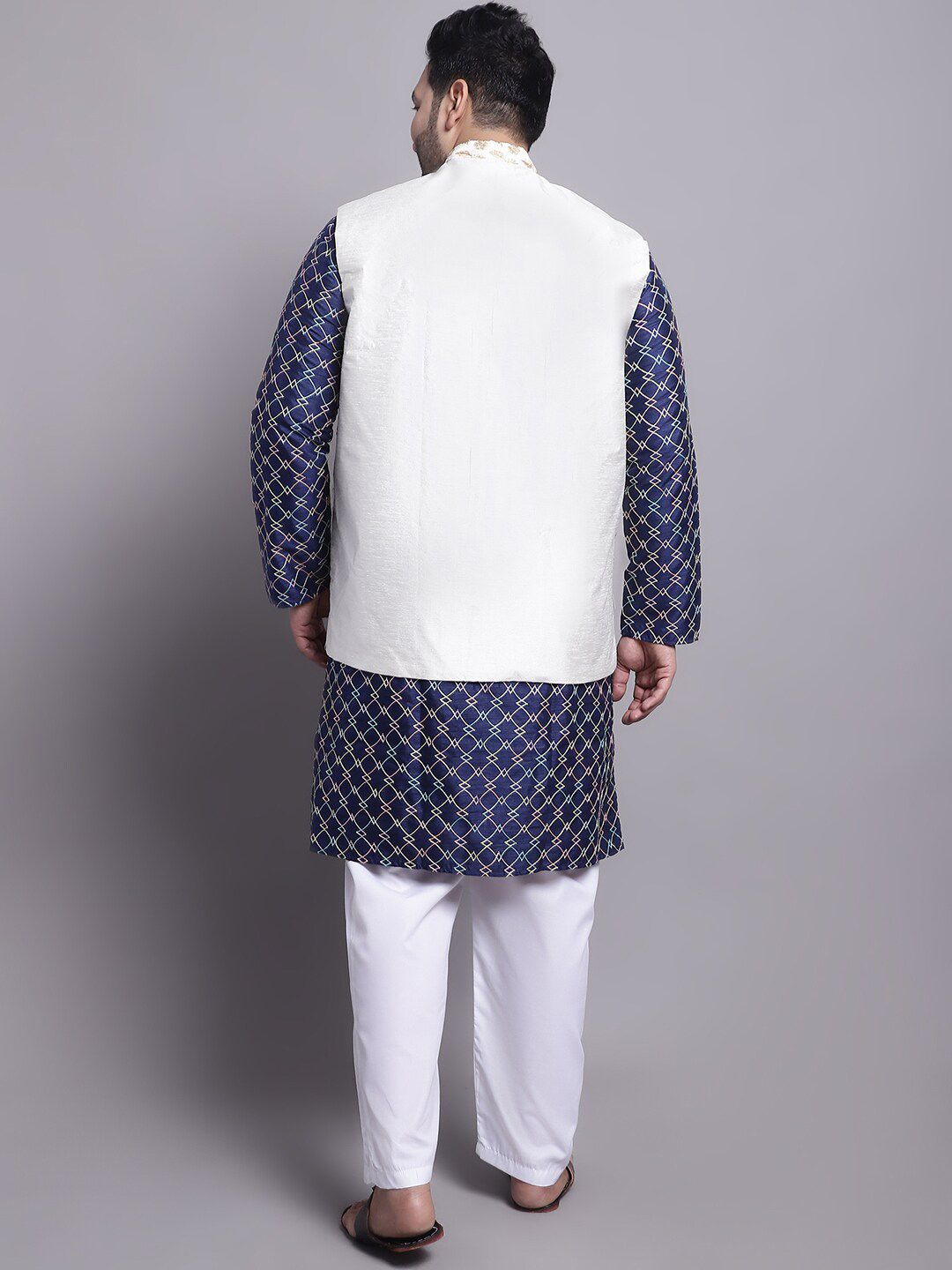 SOJANYA PLUS Woven Design Kurta & Pyjamas With Nehrujacket