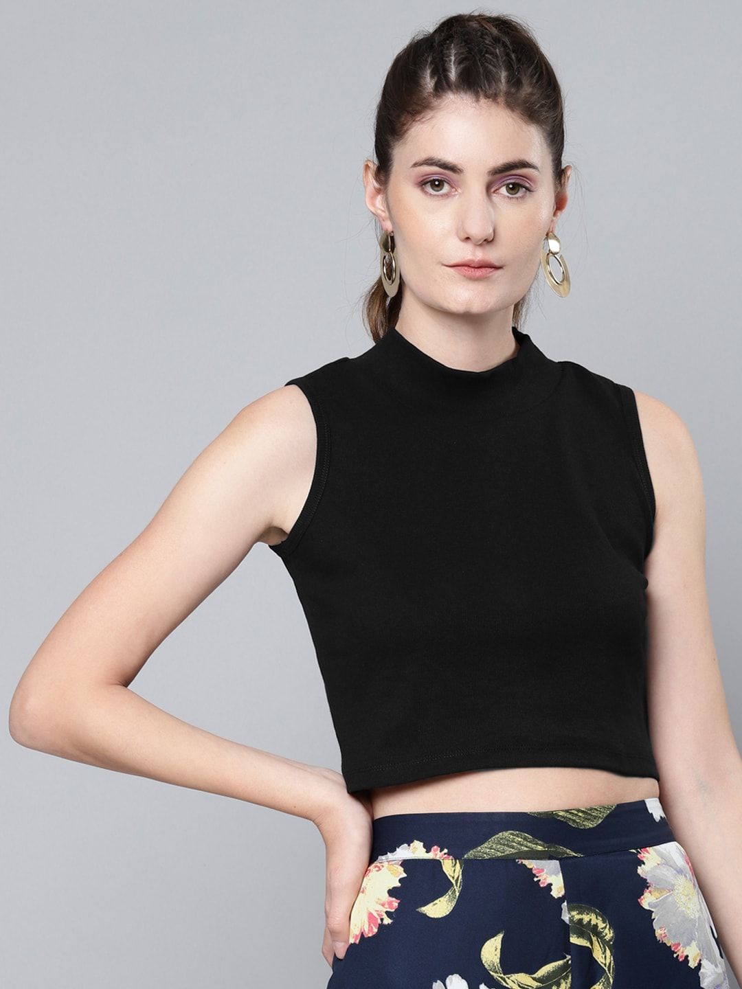 SASSAFRAS Black Solid Crop Top