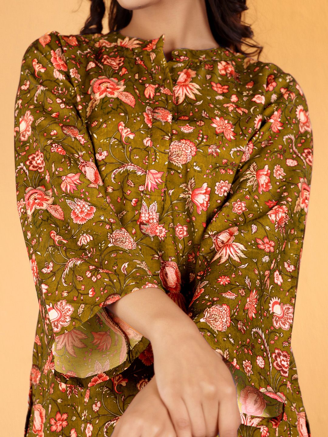 Varanga Floral Printed Mandarin Collar Flared Sleeves Straight Kurta