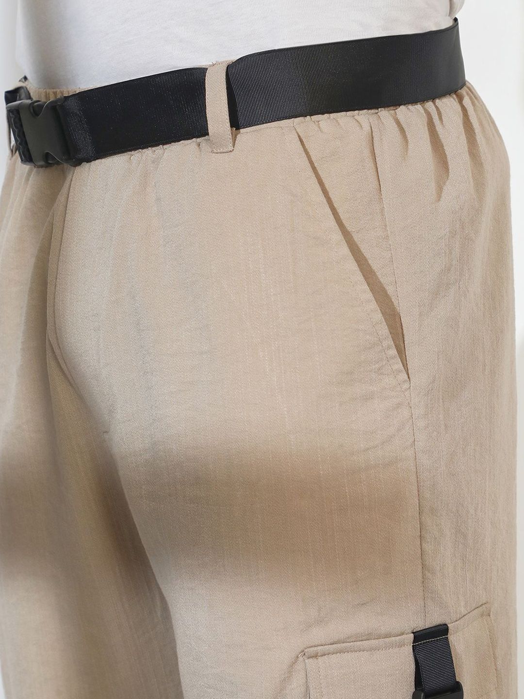 Campus Sutra Men Solid Mid-Rise Comfort Easy Wash Cargos Trousers