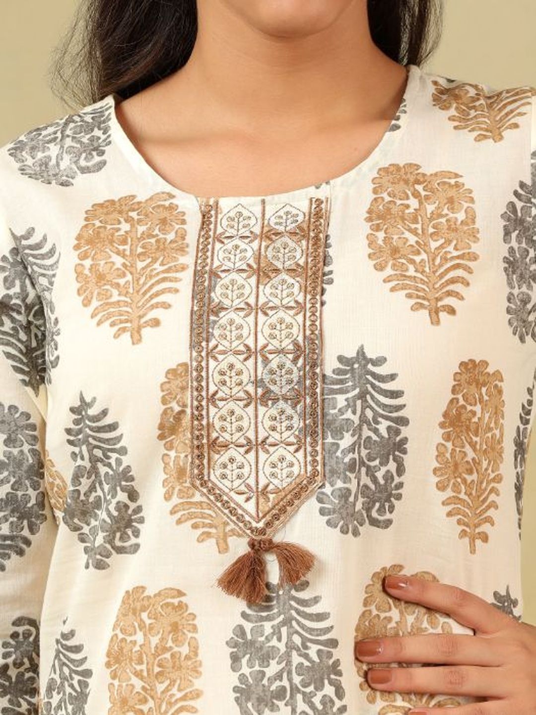 Mamicha Women Ethnic Motifs Printed Regular Thread Work Pure Cotton Kurta with Trousers & With Dupatta