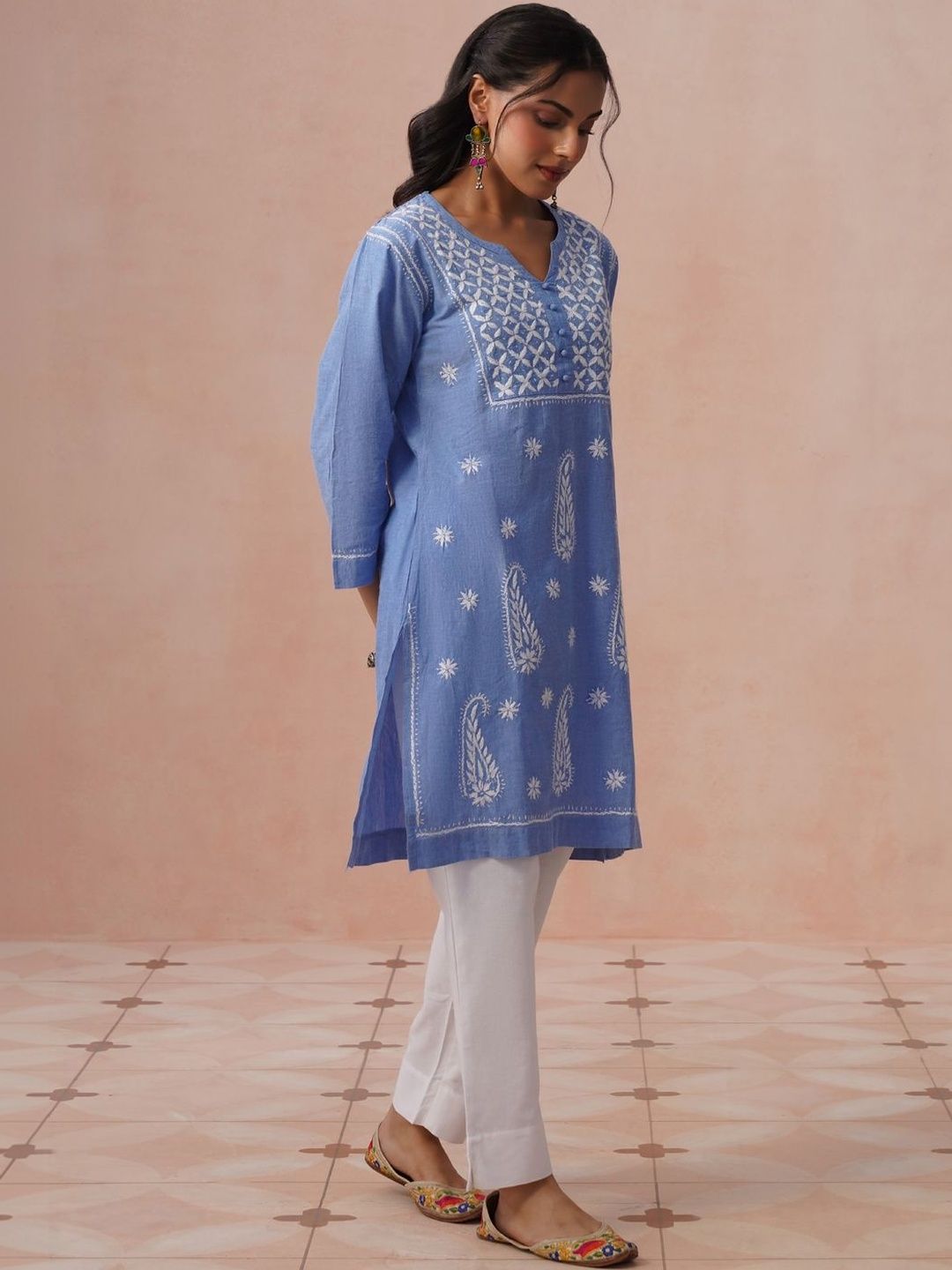 Rumah Wanita Chikankari Motif Etnik Sulam Chikankari Indigo Kurta