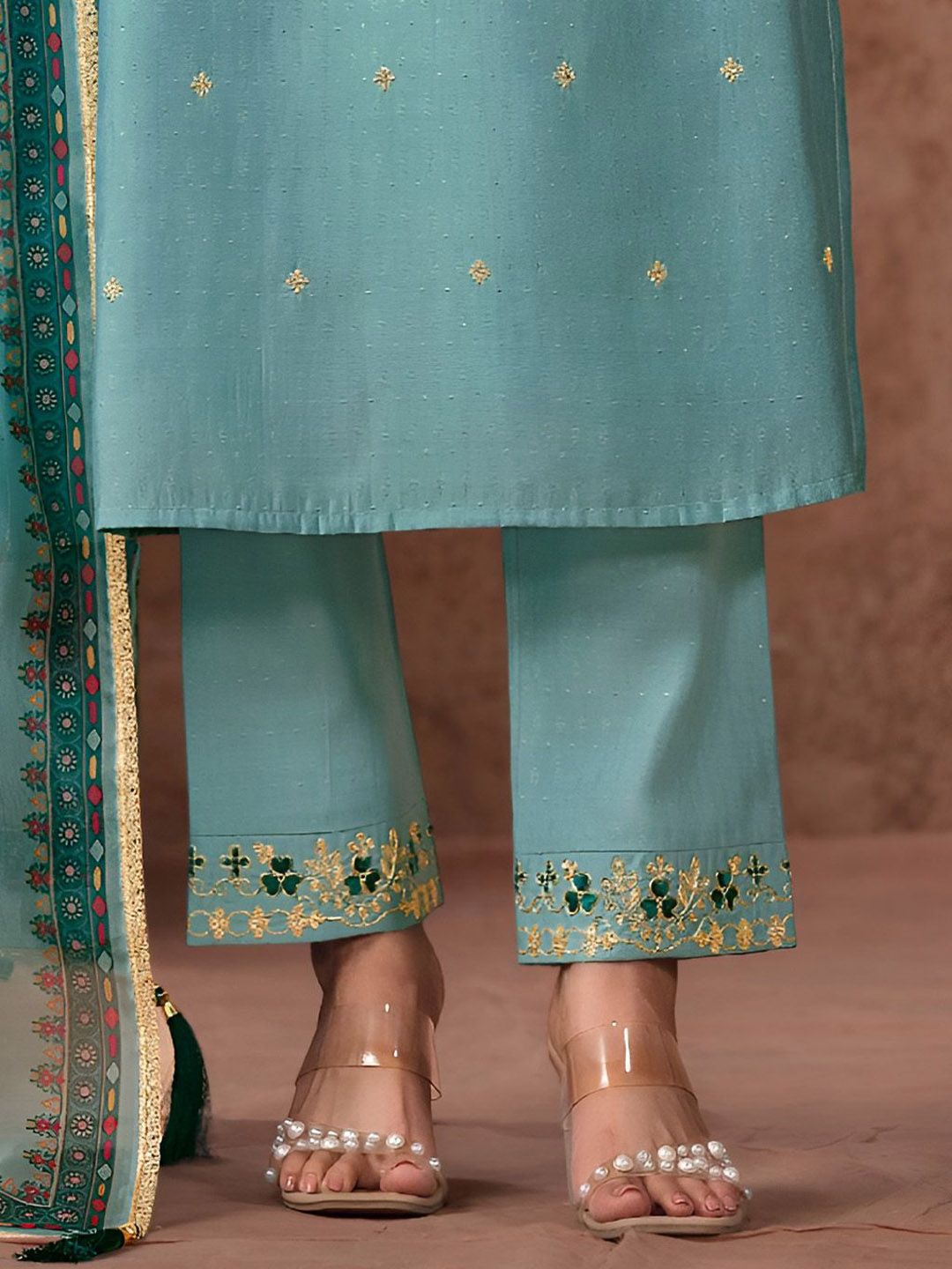 Varanga Women Floral Embroidered Regular Kurta with Trousers & With Dupatta