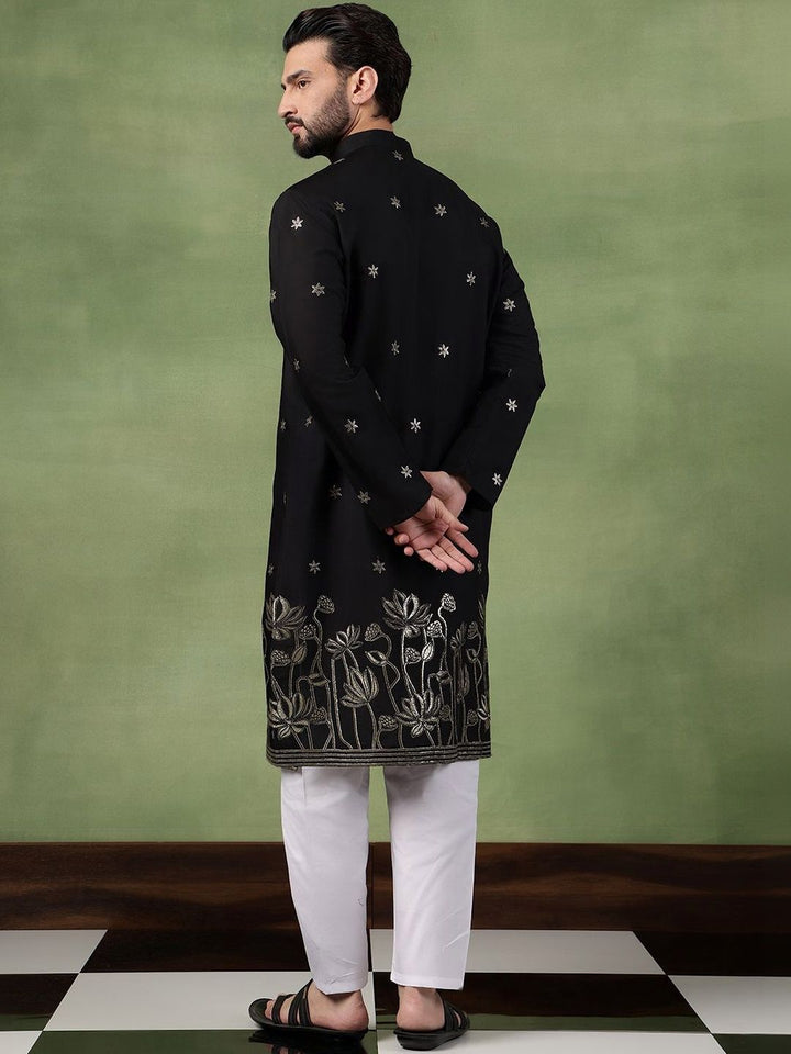 SOJANYA Men Floral Embroidered Kurta