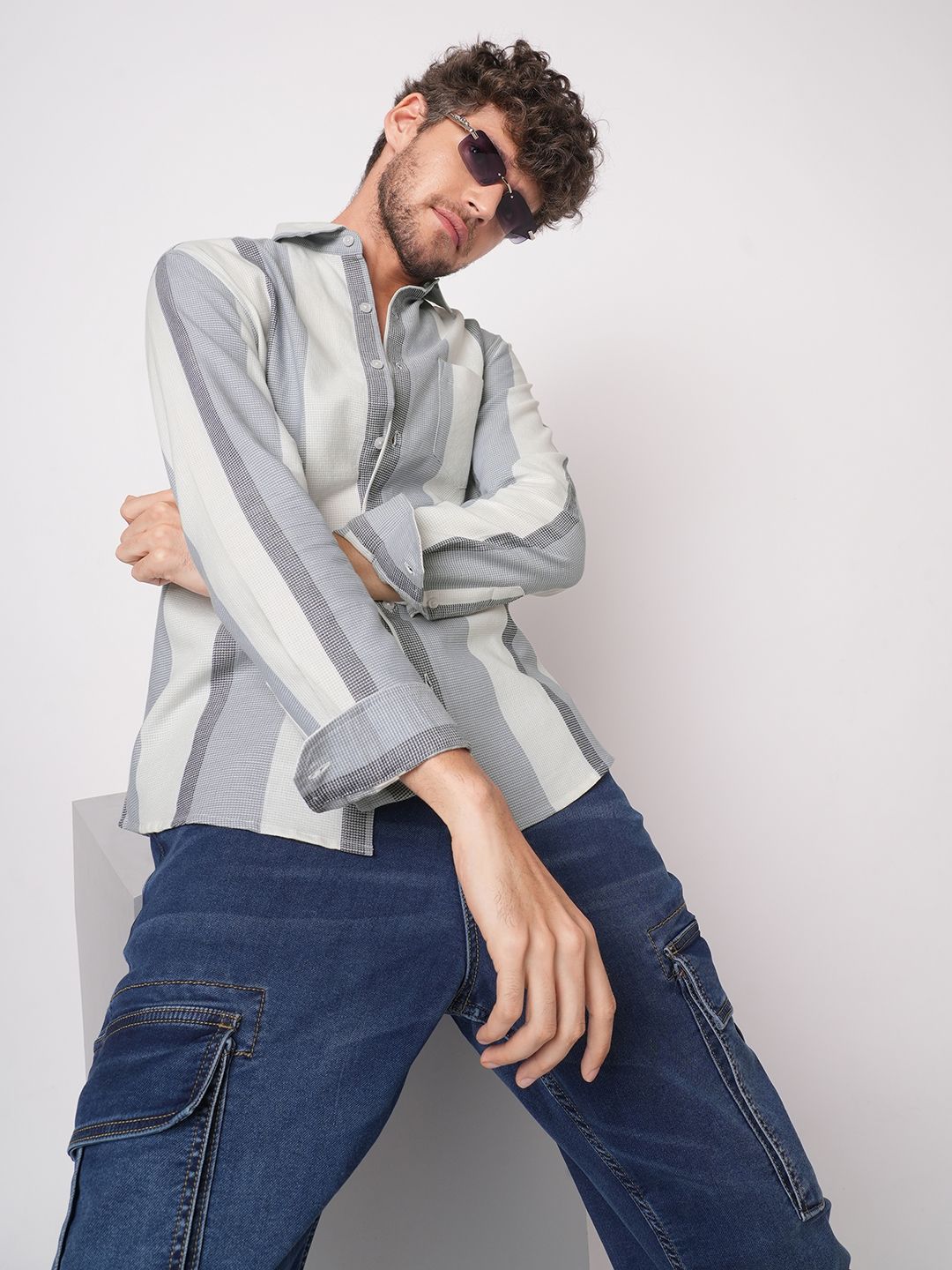 VASTRADO Men Slim Fit Vertical Striped Spread Collar Cotton Casual Shirt