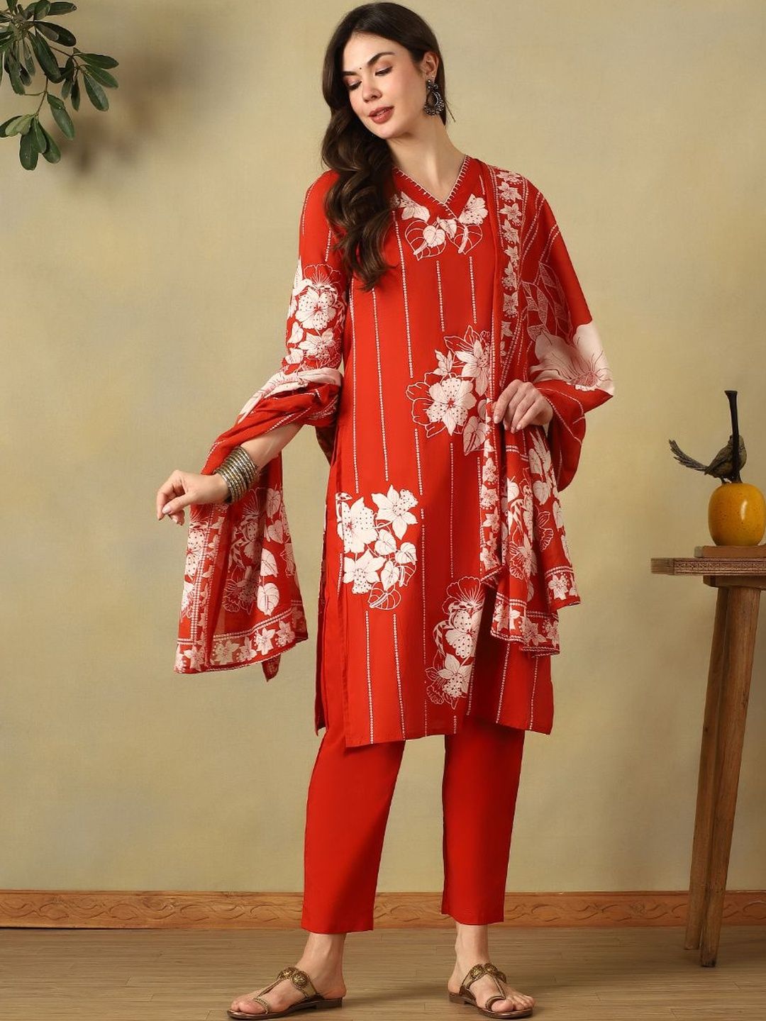 Mamicha Women Floral Printed Regular Pure Cotton Kurta with Trousers & With Dupatta