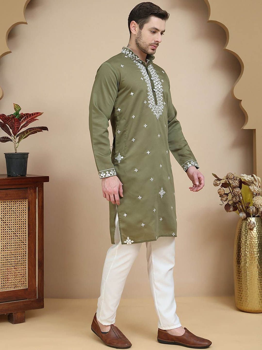 Jompers Embroidered Thread Work Mandarin Collar Straight Kurta With Pyjamas