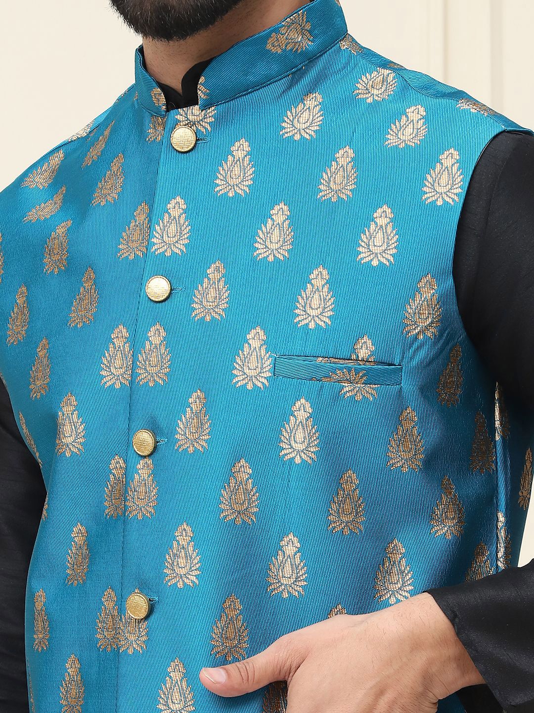 SOJANYA Mandarin Collar Silk Cotton Straight Kurta dengan jaket Churidar & Nehru