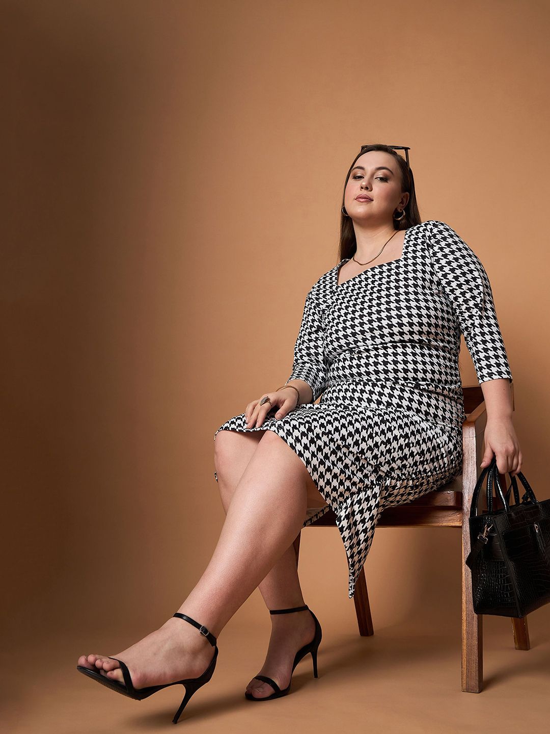 SASSAFRAS Curve Checked Bodycon Midi Dress