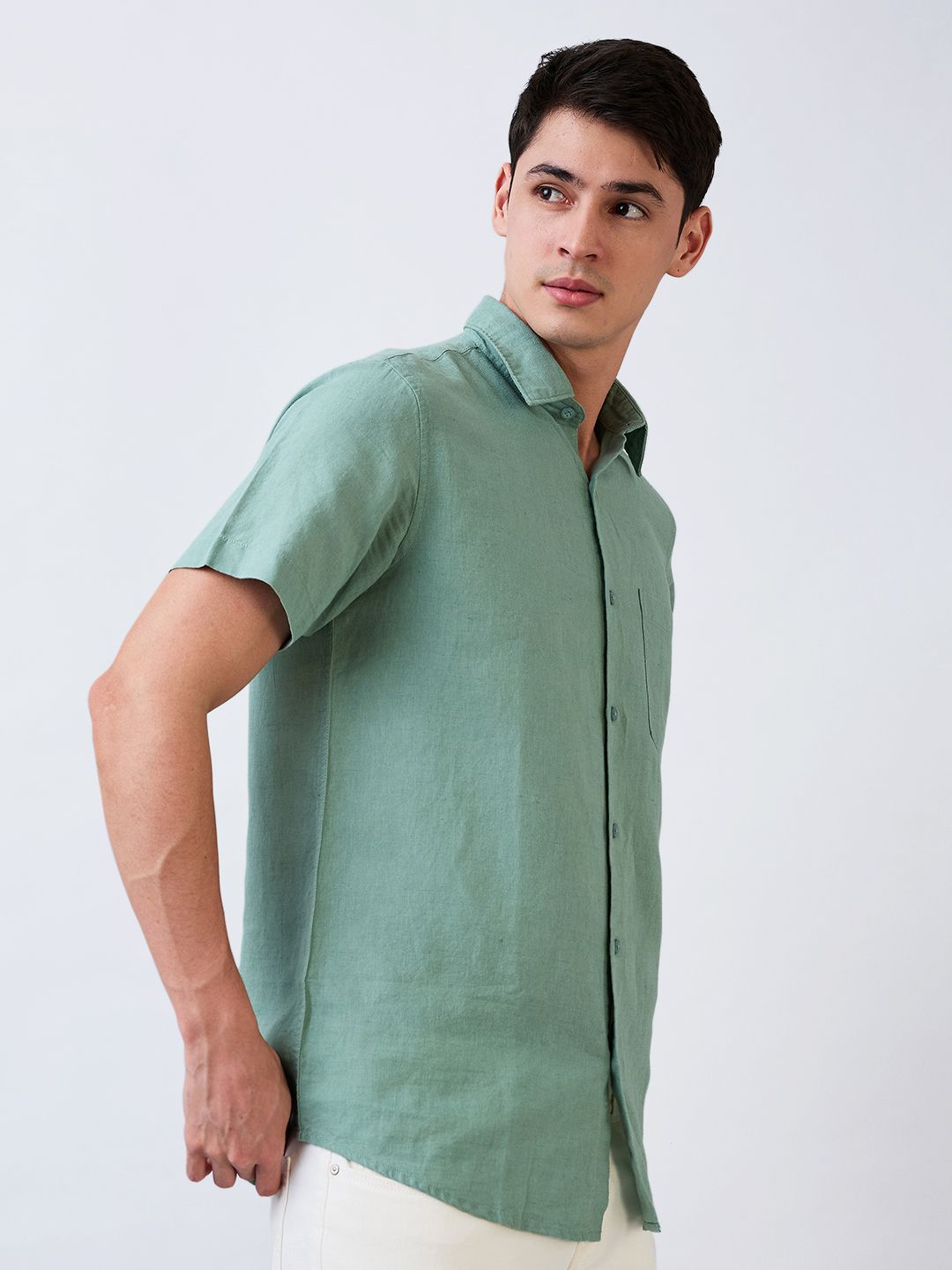 SPYKAR Men Slim Fit Spread Collar Solid Cotton Casual Shirt