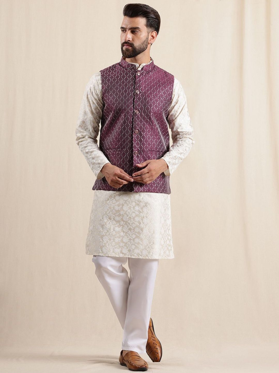 Anouk Men Sulam Kurta Biasa dengan Piyama