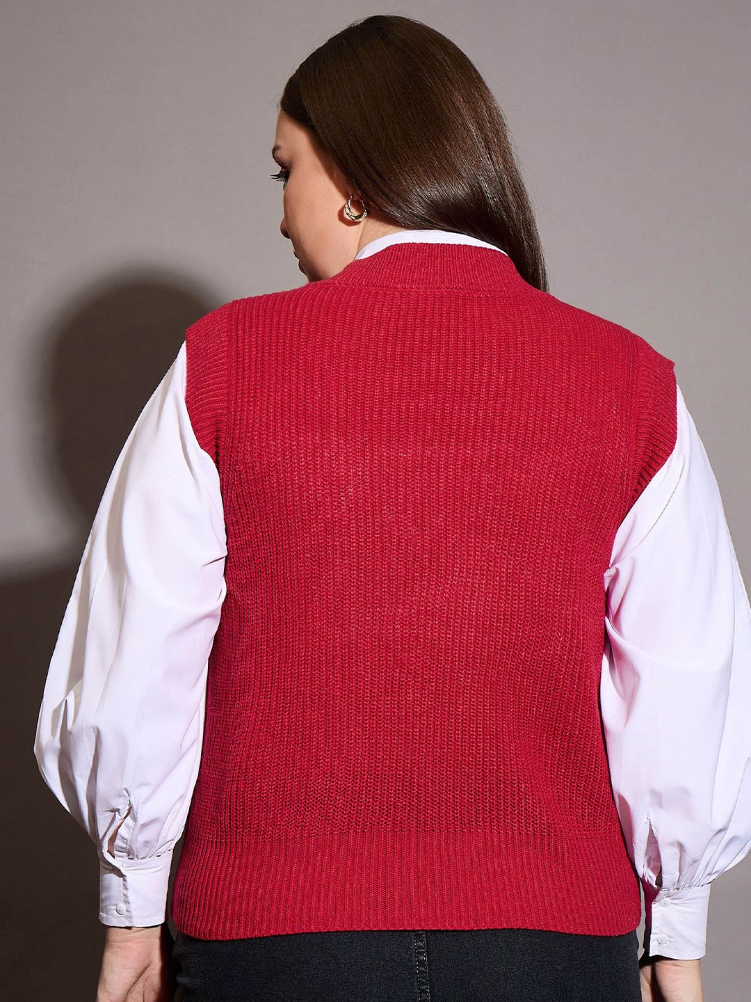SASSAFRAS Curve Women V-neck Sleeveless Sweater Vest