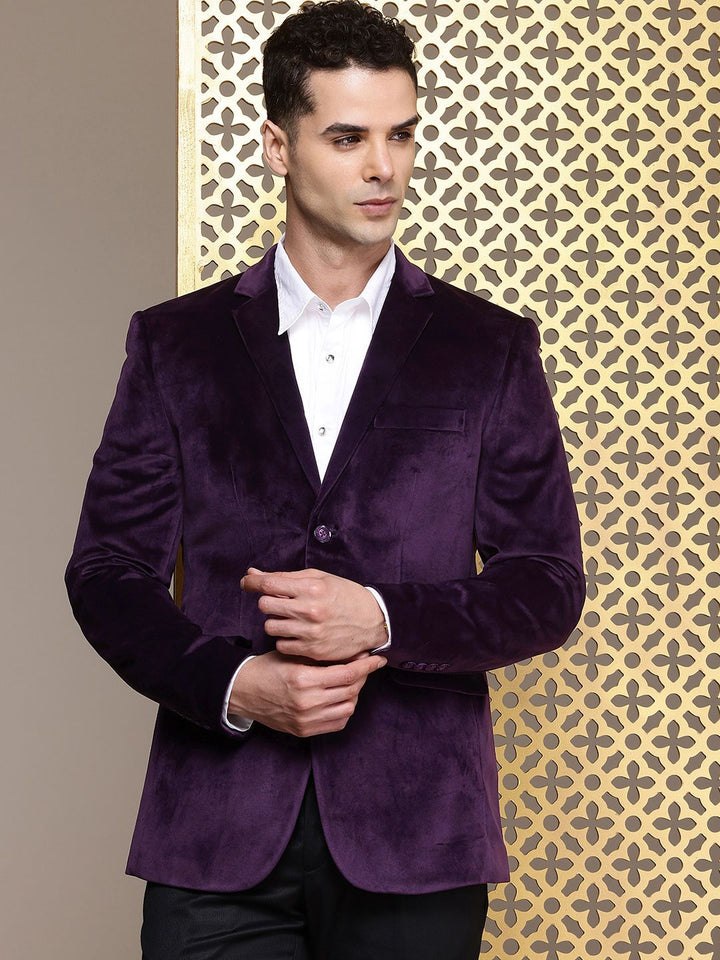 House of Pataudi Notched Lapel Single-Breasted Velvet Finish Jashn Party Blazer
