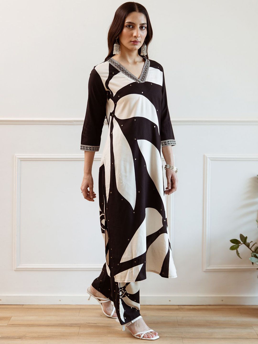 Indo Era Women Floral Printed Regular Kurta with Trousers