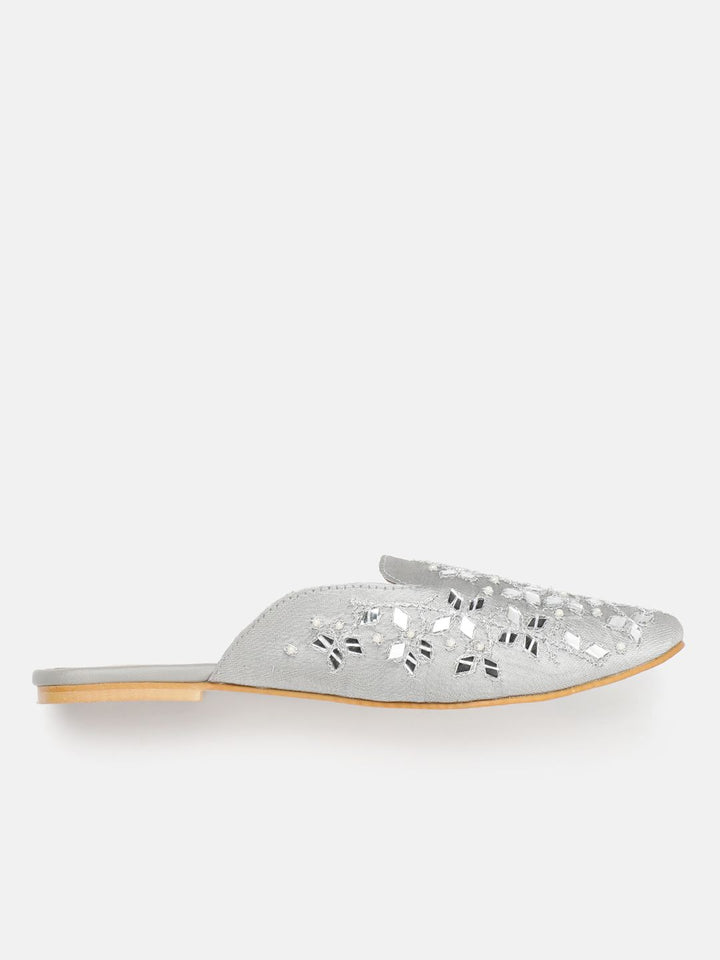 House of Pataudi Women Ethnic Embellished Mules