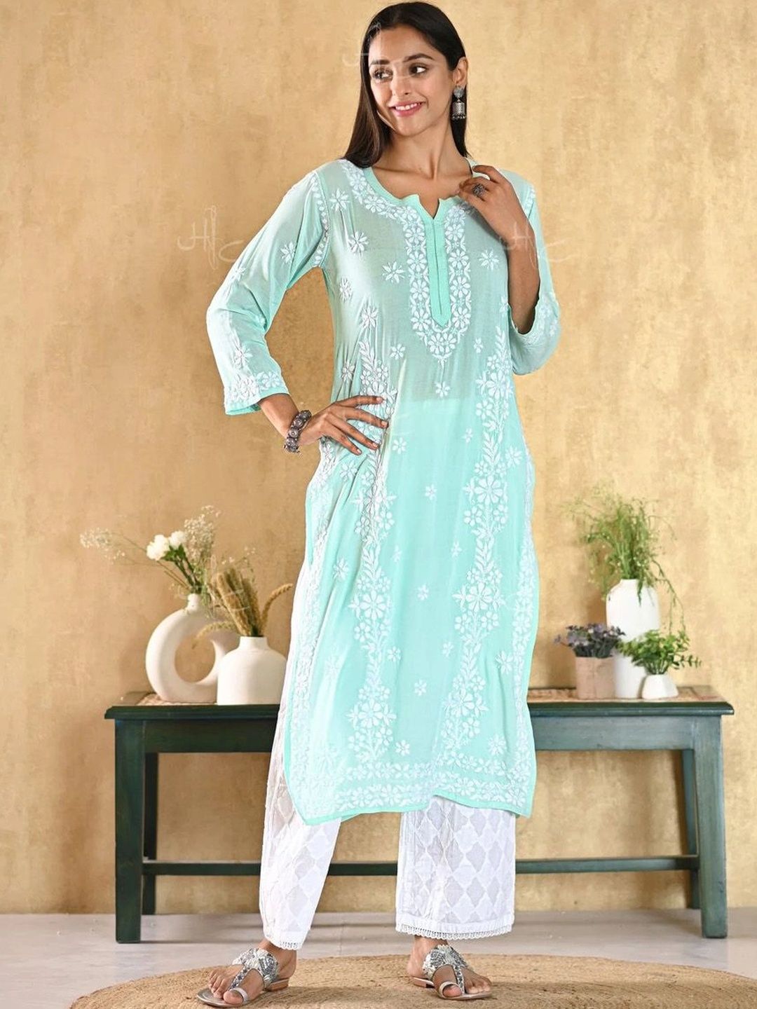 House of Chikankari Women Floral Embroidered Kurta