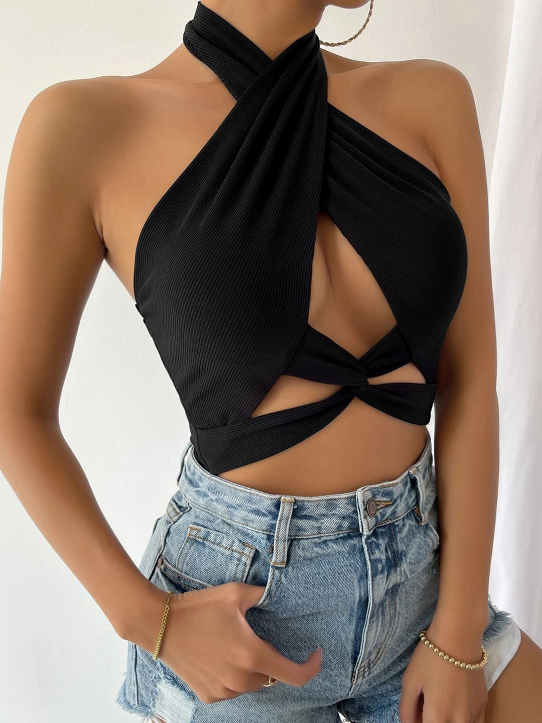 Berrylush Women Halter Neck Twisted Crop Top