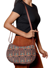 Motif etnik beraneka warna zouk beg sling separuh bulan