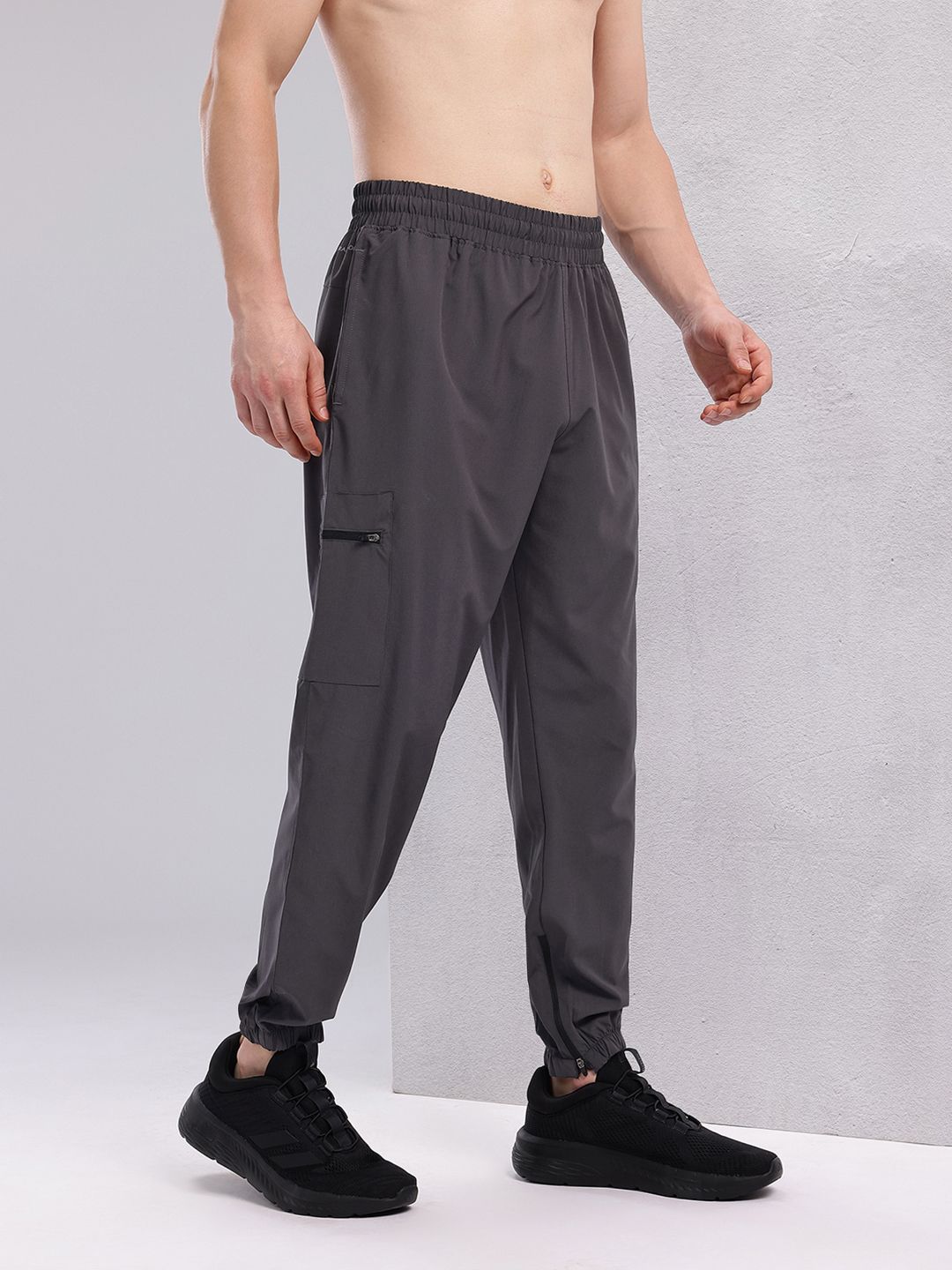 HRX by Hrithik Roshan Men Brand Logo Print Mid-Rise Rapid-Dry Training Cargo-Style Joggers