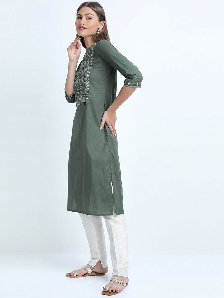 Vishudh Green Floral Embroidered Round Neck Thread Work Straight Kurta