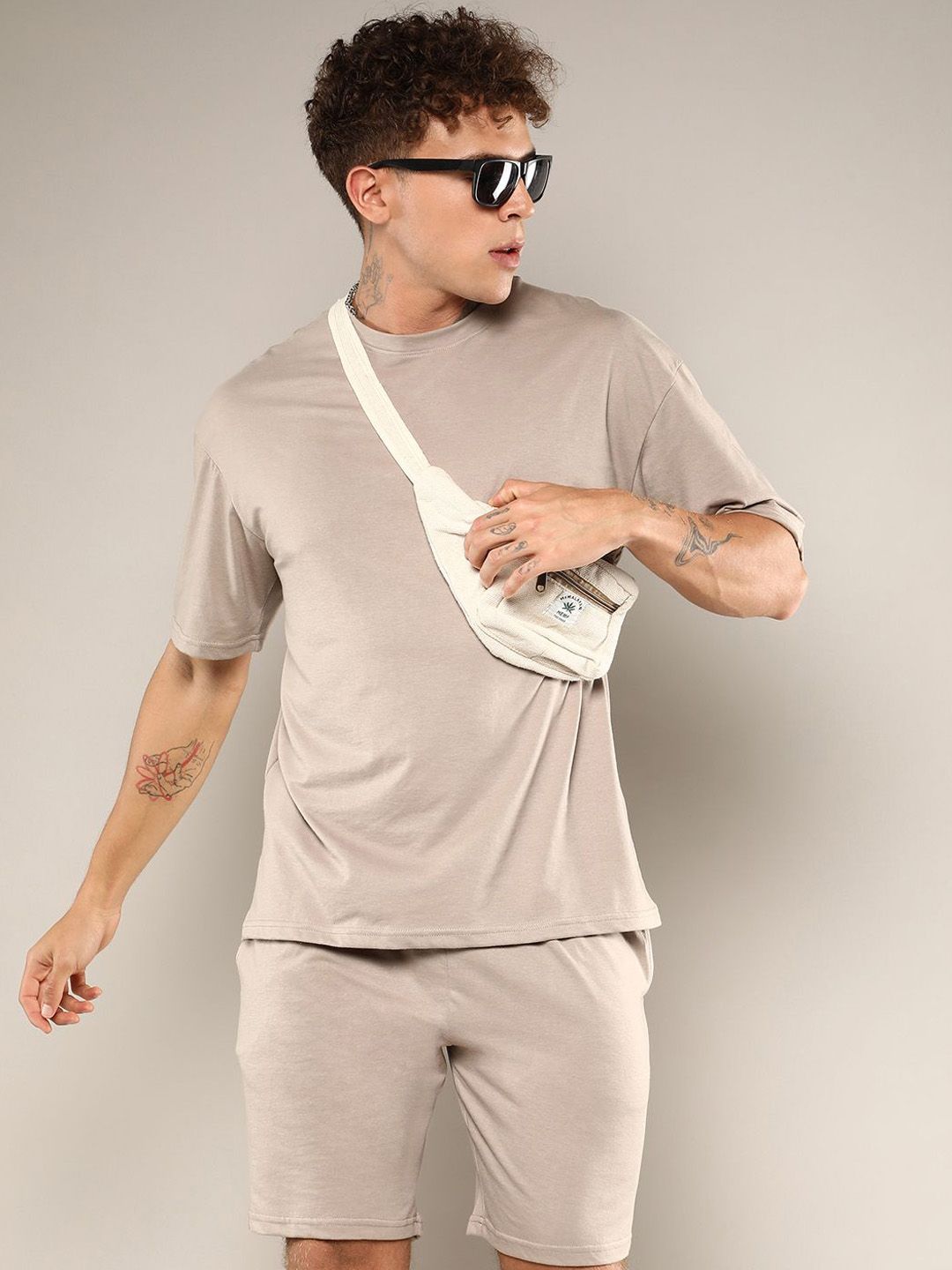 Campus Sutra Round Neck Short Sleeves T-Shirt With Shorts