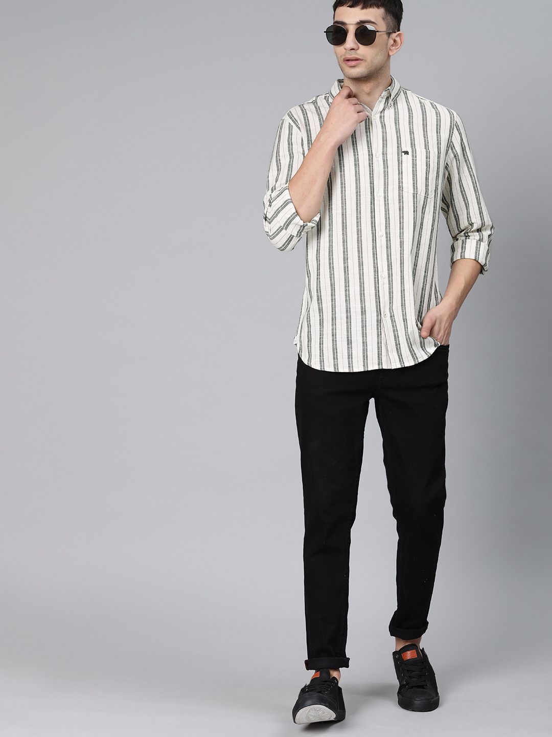 THE BEAR HOUSE Men Off-White & Black Slim Fit Striped Casual Cotton Shirt