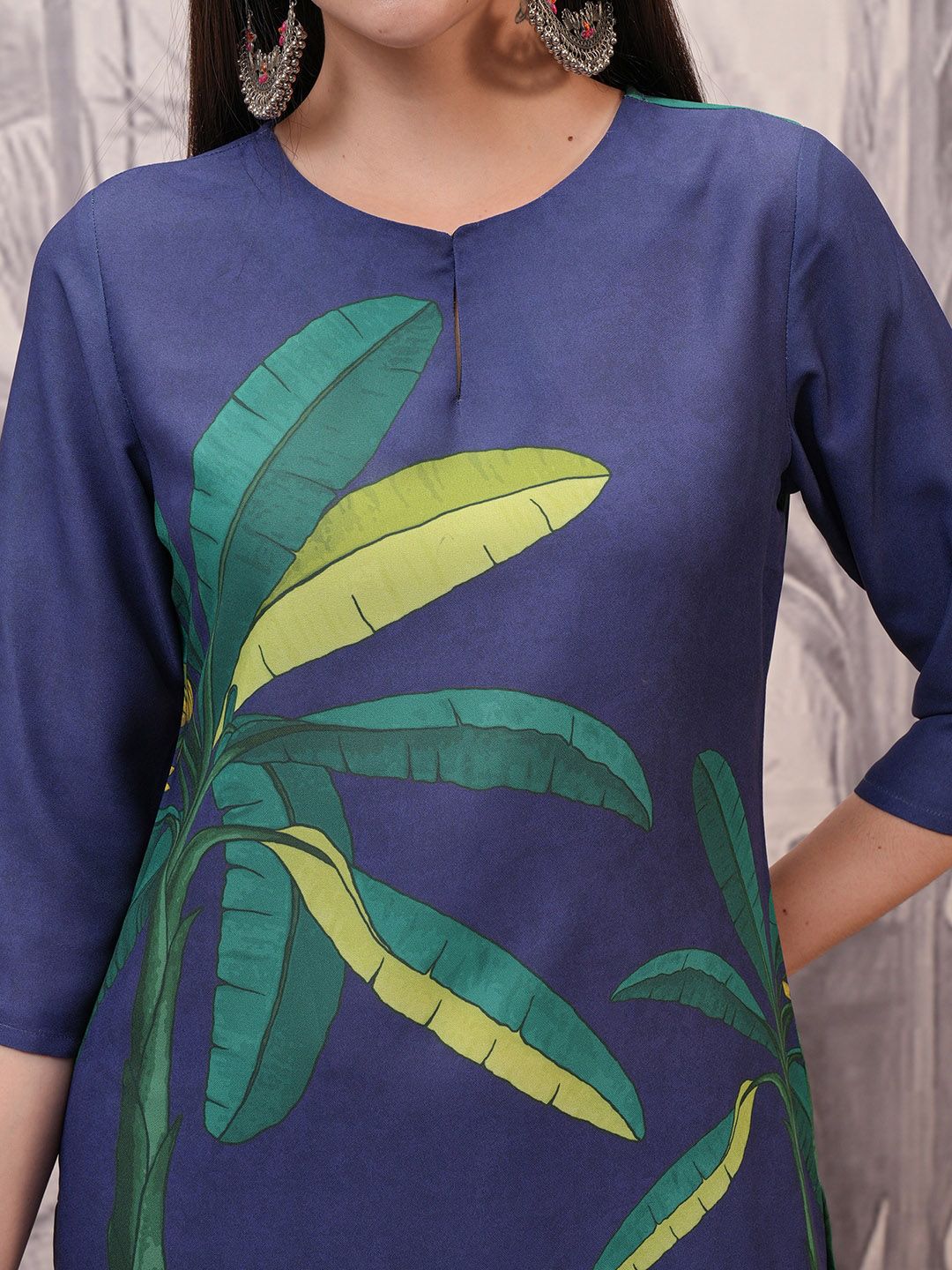 Vishudh Blue Floral Printed Round Neck Straight Kurta with Trouser