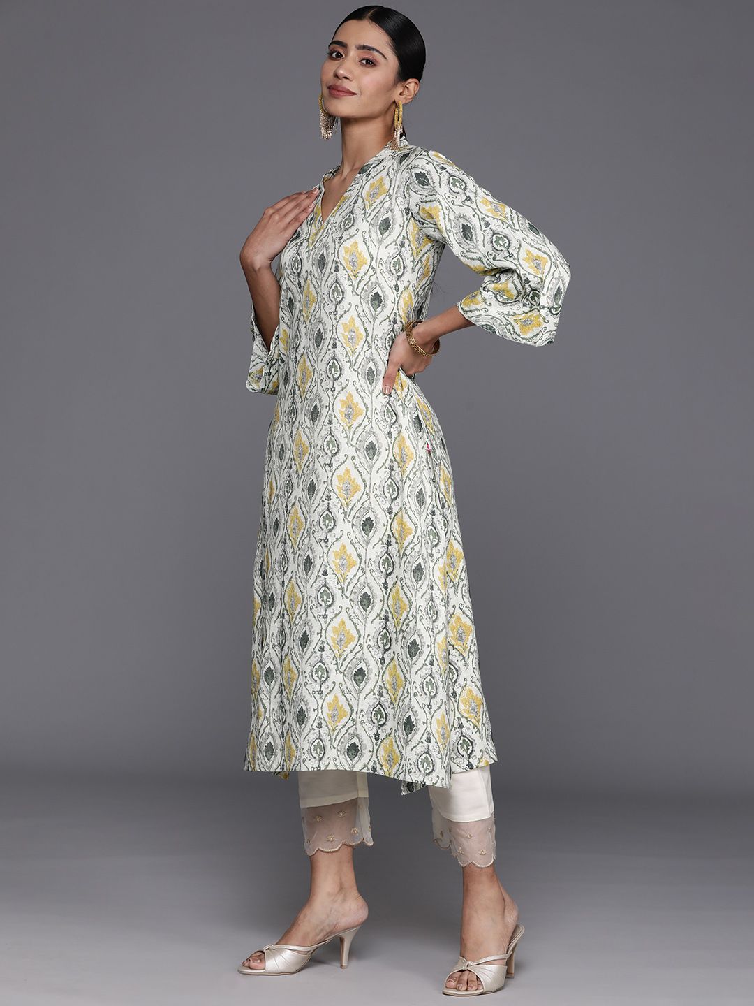 Varanga Women Abstract Printed Flared Sleeves Kurta