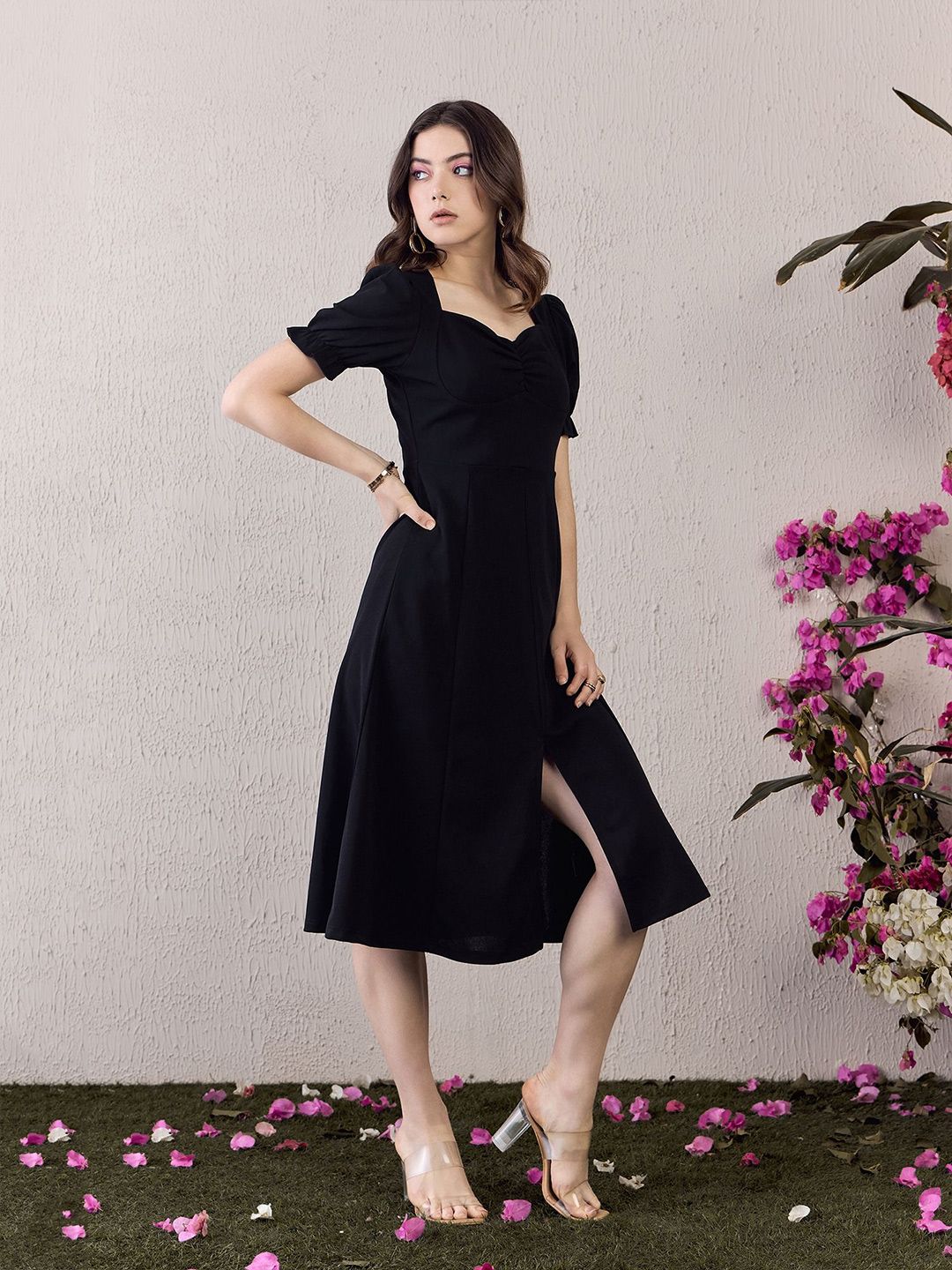 Berrylush Women Sweetheart Neck Puff Sleeve Midi Dress