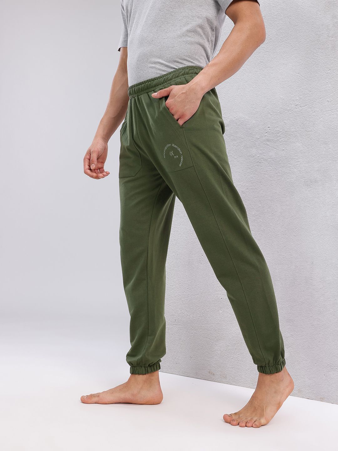 HRX by Hrithik Roshan Men Typography print Detail Mid-Rise Yoga Joggers