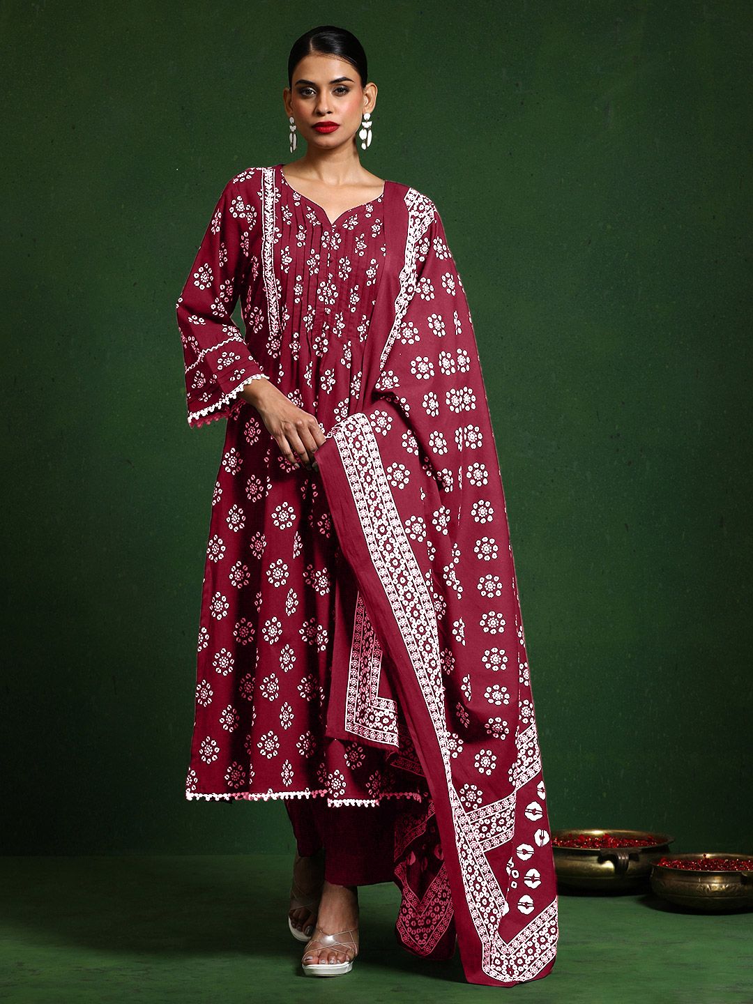 Varanga Women Floral Printed Regular Kurta with Trousers & With Dupatta