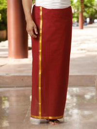 Ramraj Men Cotton Maroon Solid Devotional Gold Jari Sempadan Lapisan Tunggal Dhoti
