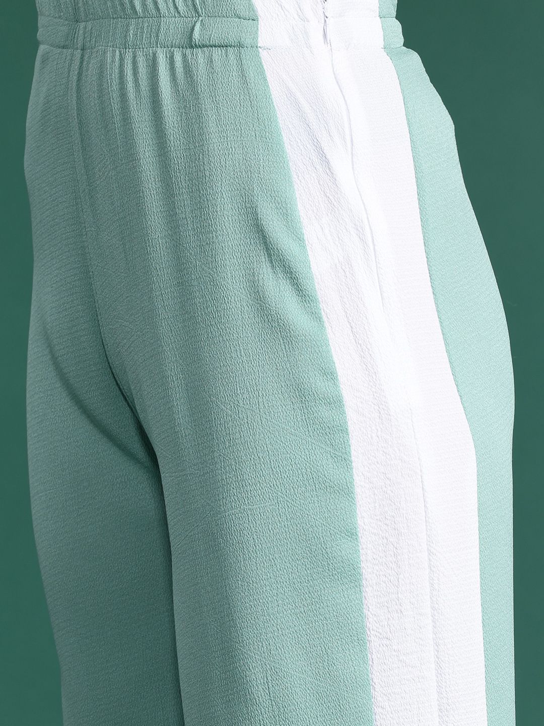 Dressberry Side-Stripe Detail Textured Trousers wit T-shirt Co-ords