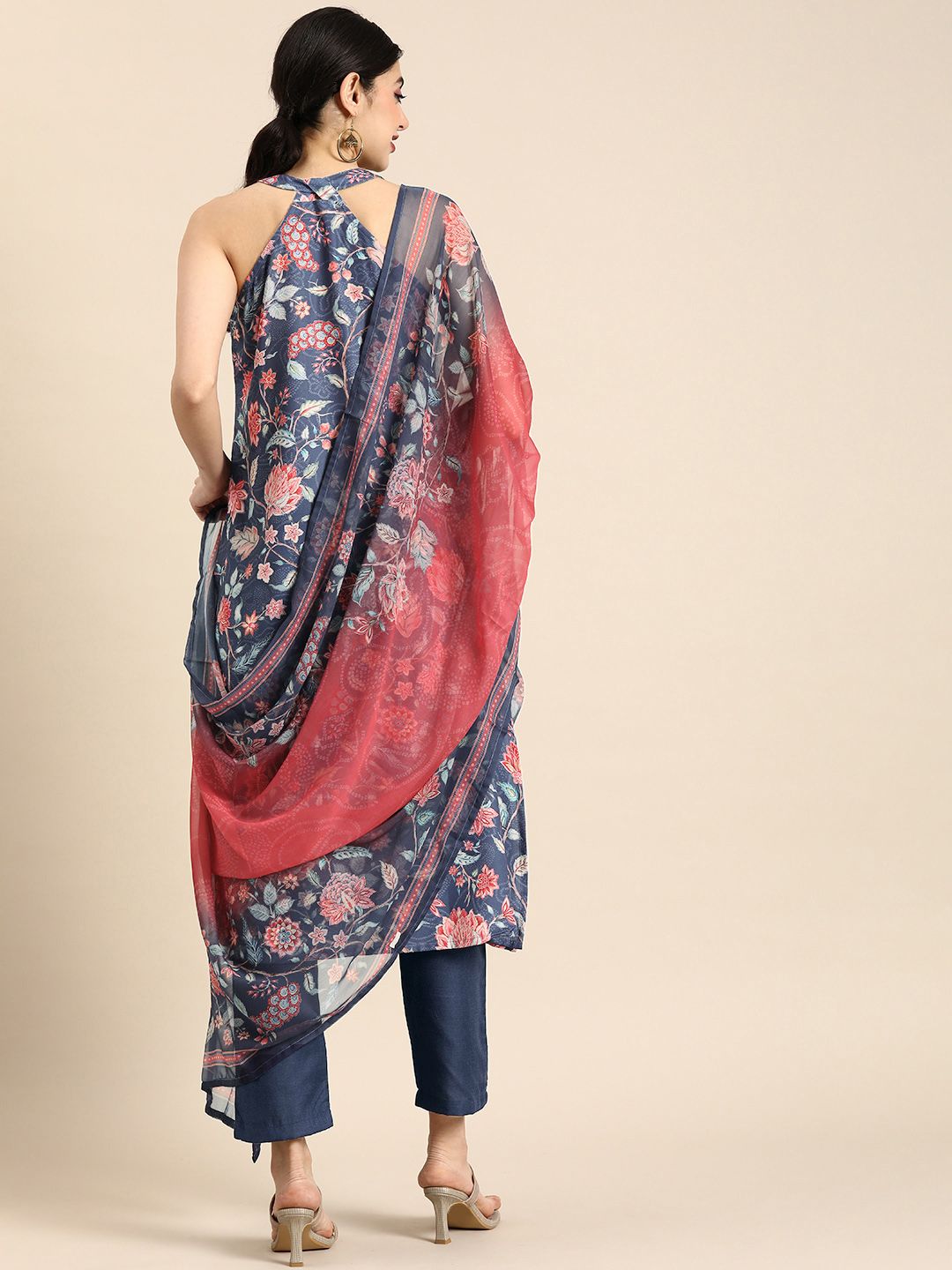 Anouk V-Neck Floral Printed Sleeveless Kurta With Trousers & Printed Dupatta