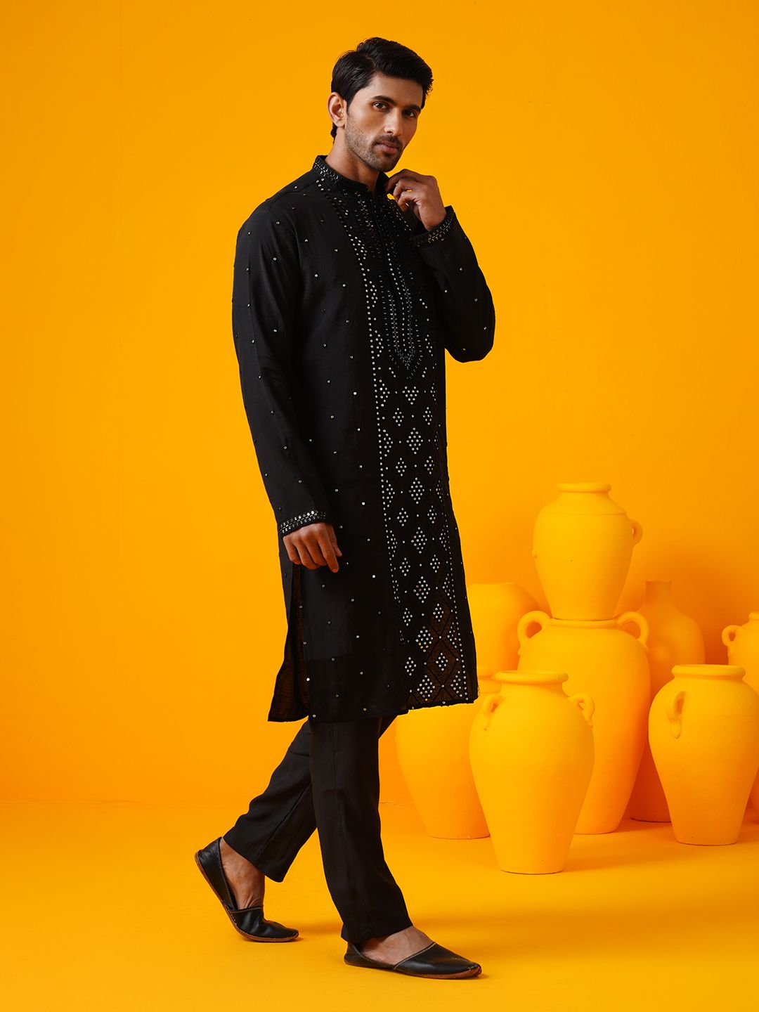 SOJANYA LUXE Cermin Kolar Mandarin Bersulam Geometrik Berfungsi Kurta Lurus Dengan Seluar