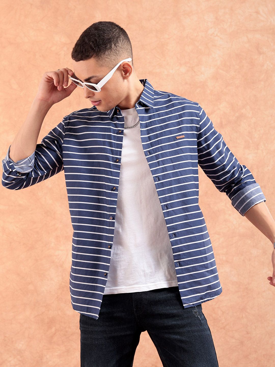 The Indian Garage Co Men Navy Blue & White Slim Fit Striped Casual Shirt