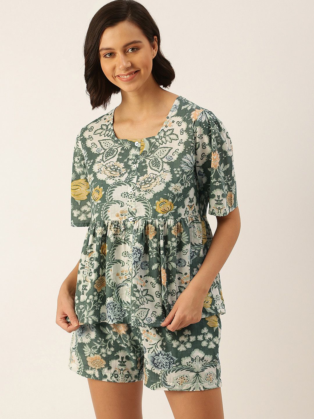 SANSKRUTIHOMES Women White & Green Pure Cotton Printed Shorts Set