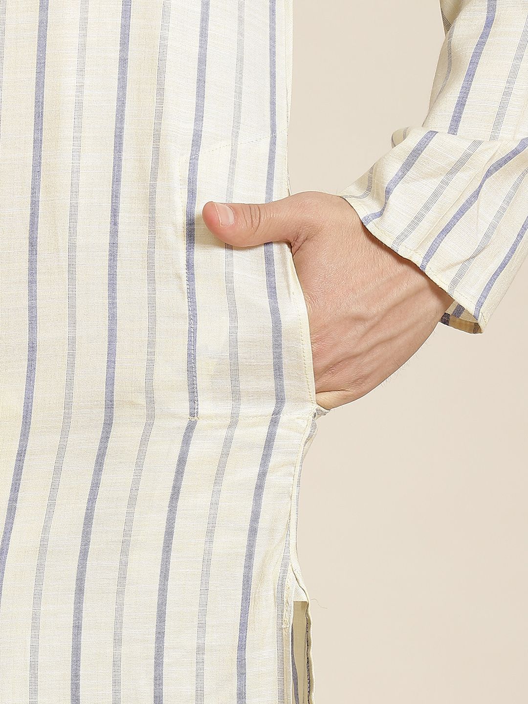 SOJANYA Men Cream-Coloured & Blue Pure Cotton Striped Kurta