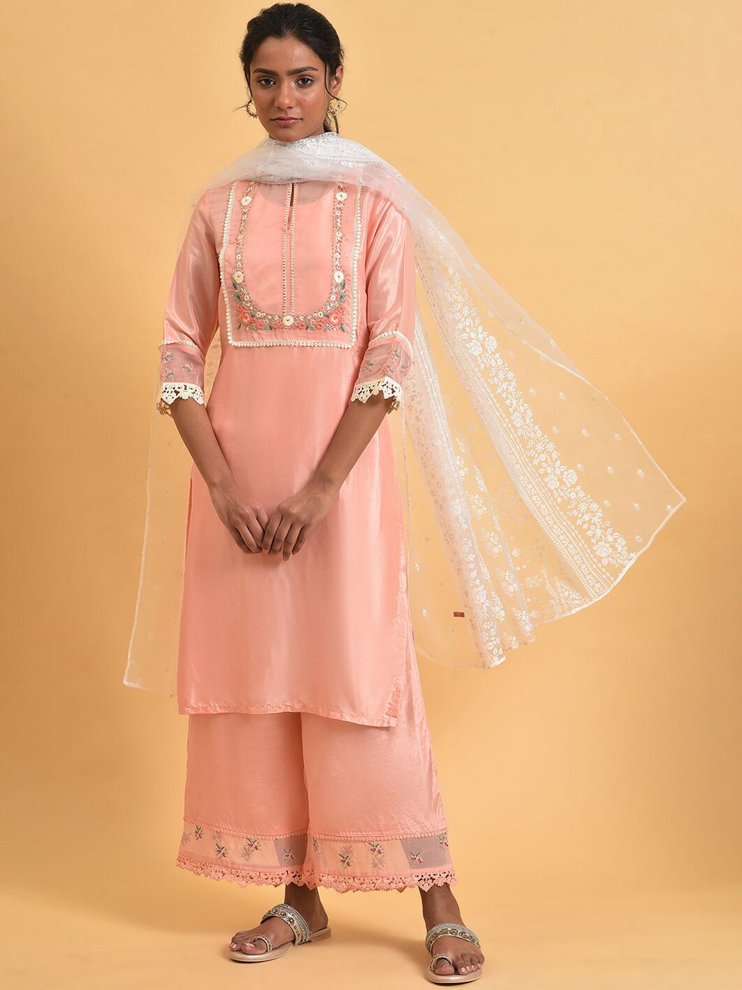 W Plus Size Keyhole Neck Floral Yoke Design Thread Work Kurta