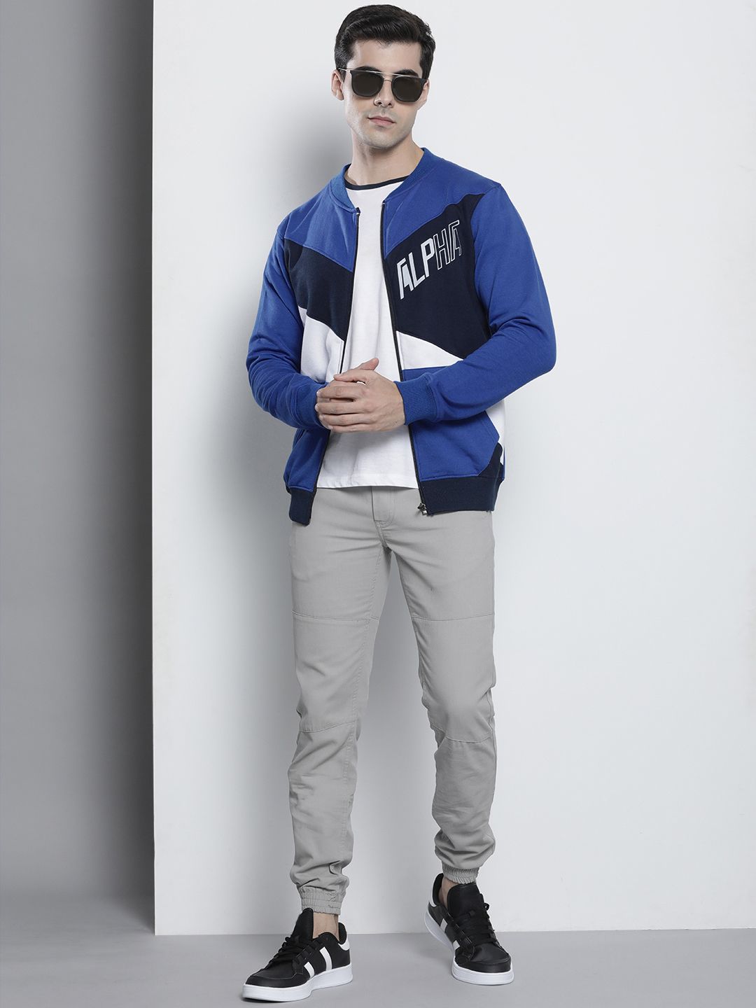 The Indian Garage Co Men Blue & White Colourblocked Sweatshirt