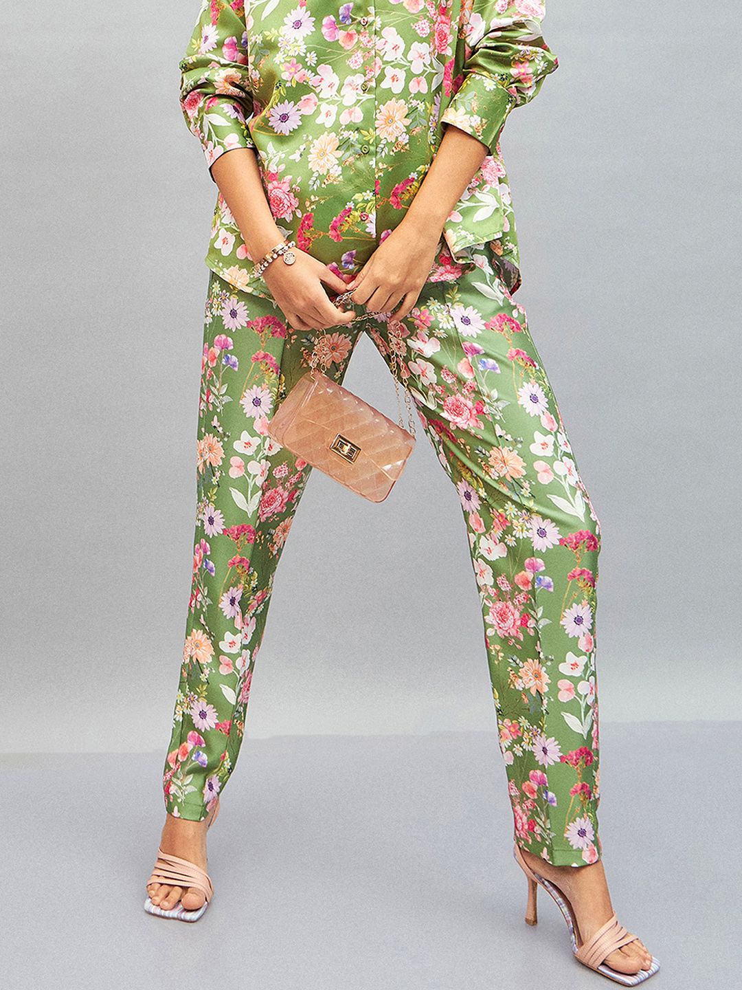 SASSAFRAS Women Floral Printed Mid Rise Straight Fit Regular Trousers