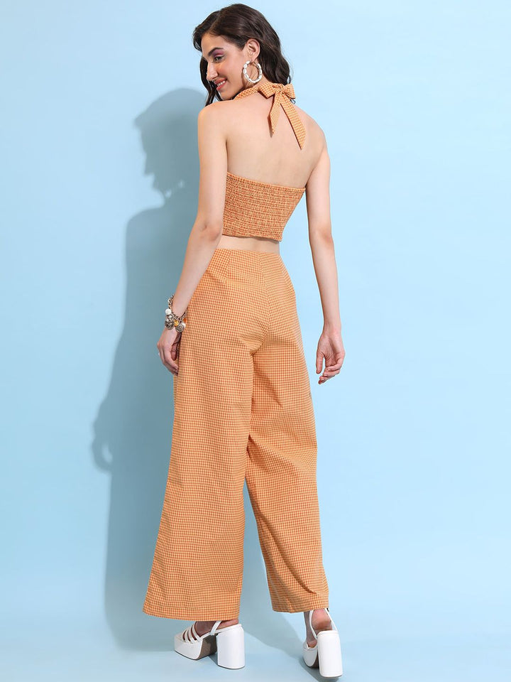 Tokyo Talkies memeriksa leher halter atas dengan seluar