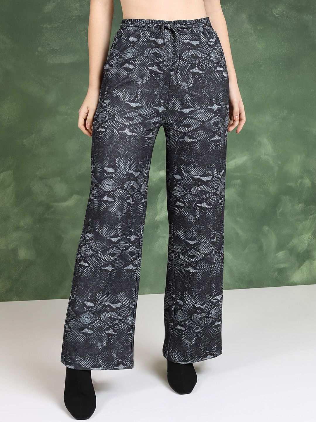 Tokyo Talkies Printed Crop Top with Wide-Leg Trouser