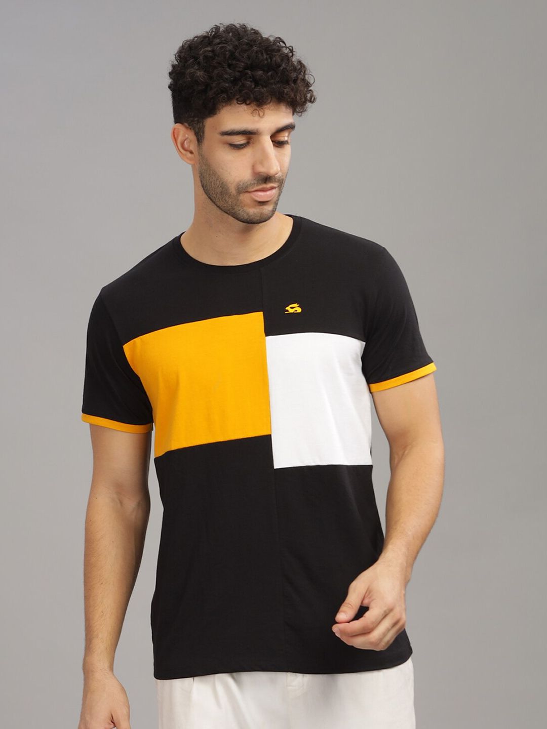 ADRO Colourblocked Regular Fit Cotton T-shirt