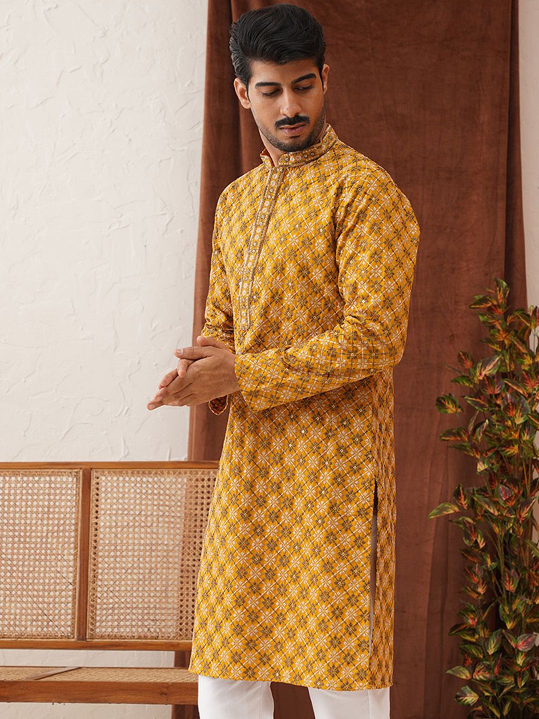 Jompers Men Geometric Embroidered Sequinned Kurta