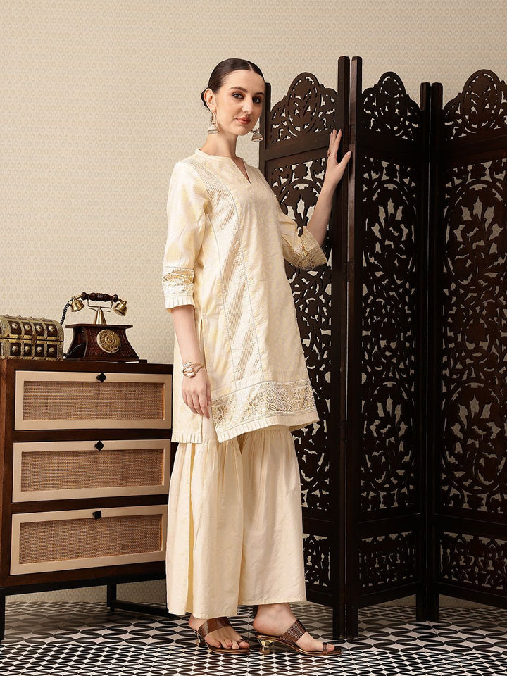 House of Pataudi Indie-Floral Foil Printed Jashn Kurta with Sharara & Dupatta